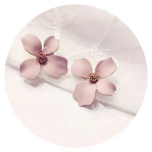 • 🌸 Floral Drop Earring 🌸 •